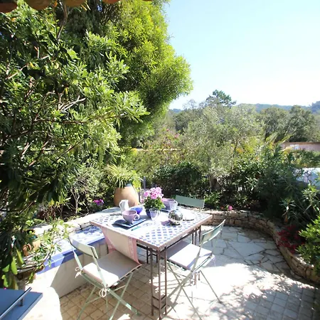 Appartement Gigaro: Petit Mas Terrasse Vue